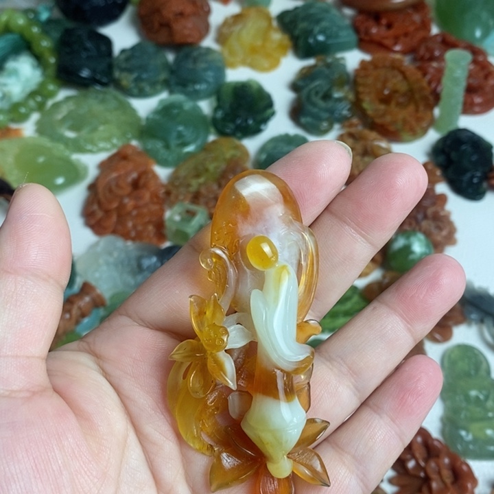 蛇纹石玉颈饰未镶嵌