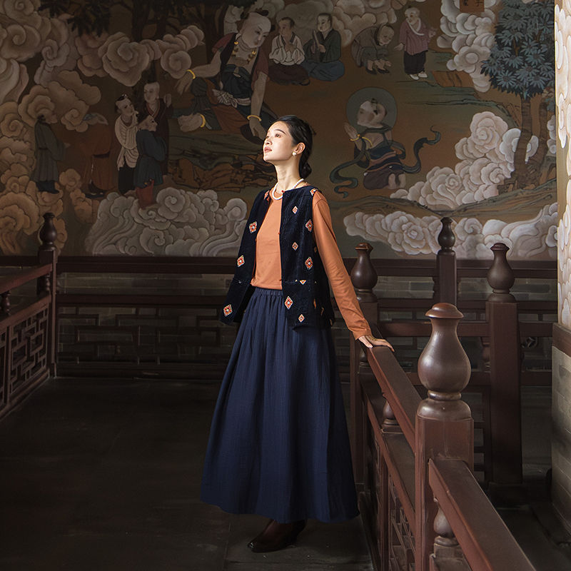 586朵/棉灯芯绒休闲文艺几何刺绣叠搭无袖圆领马甲女