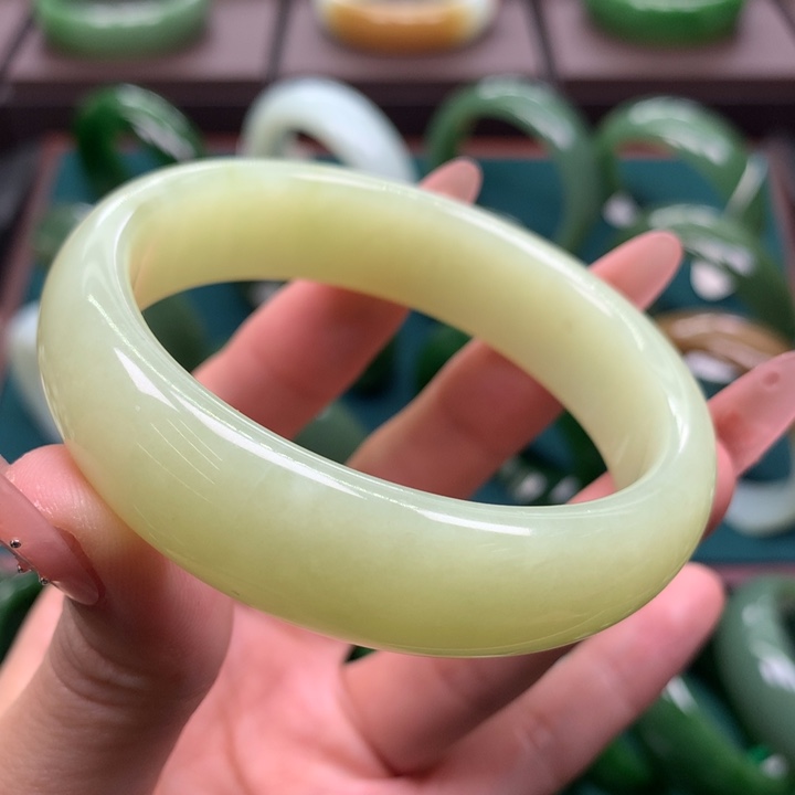 未镶嵌手镯和田玉5556