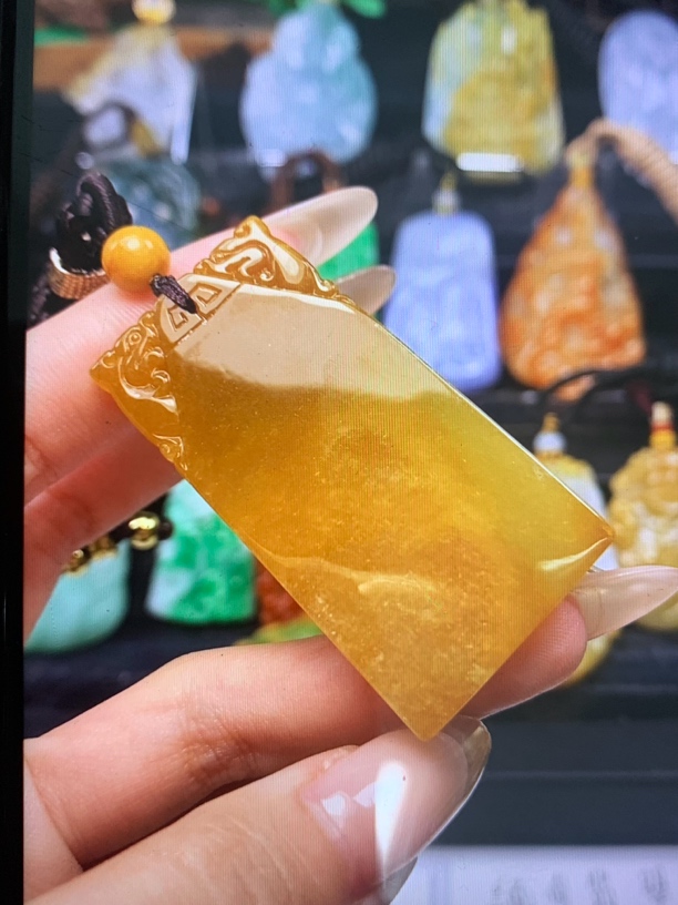 翡翠挂件毛货抛光一物一证