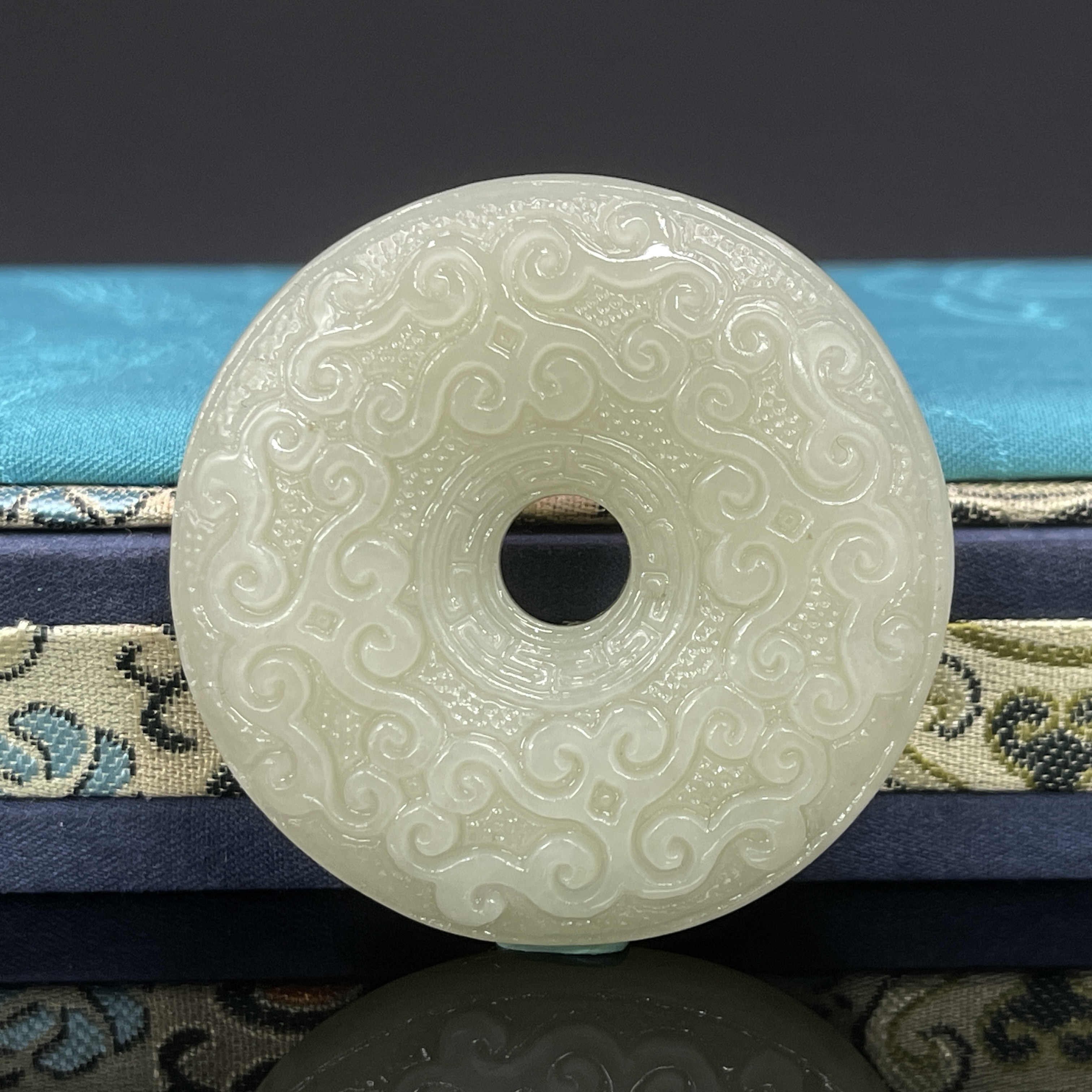 1223GY011和田玉挂件