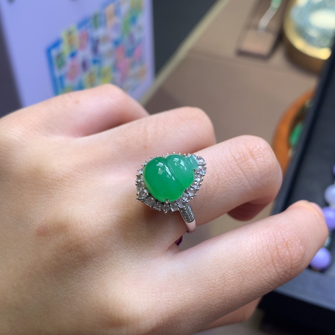 翡翠18K金镶嵌颈饰翡翠