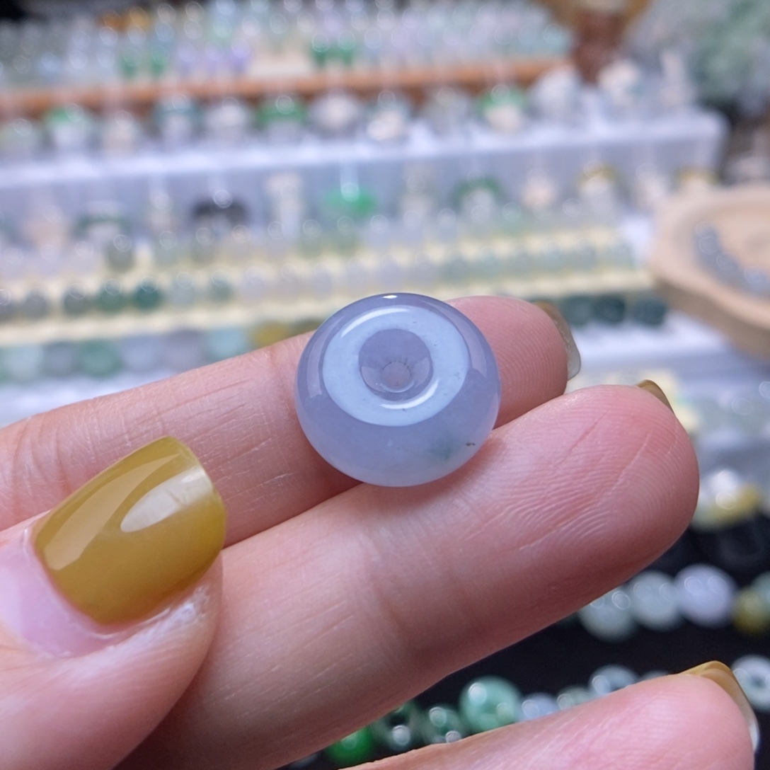 翡翠未镶嵌颈饰紫扣
