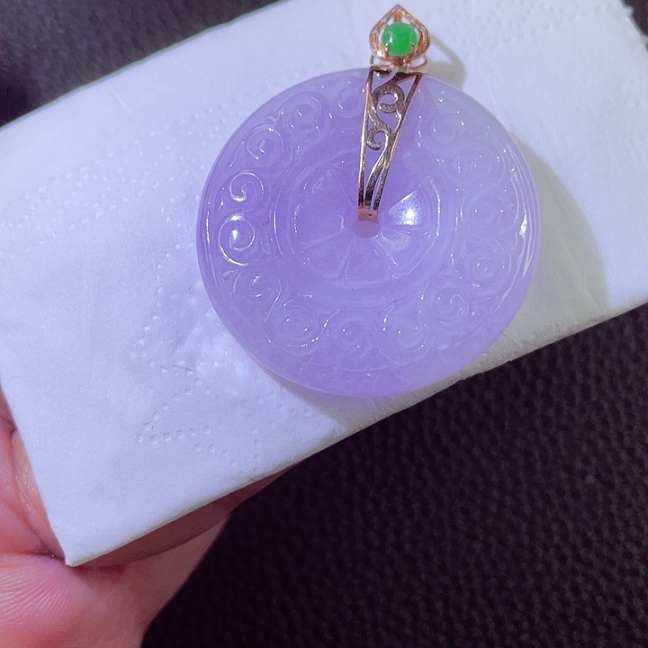 翡翠18K金镶嵌颈饰翡翠