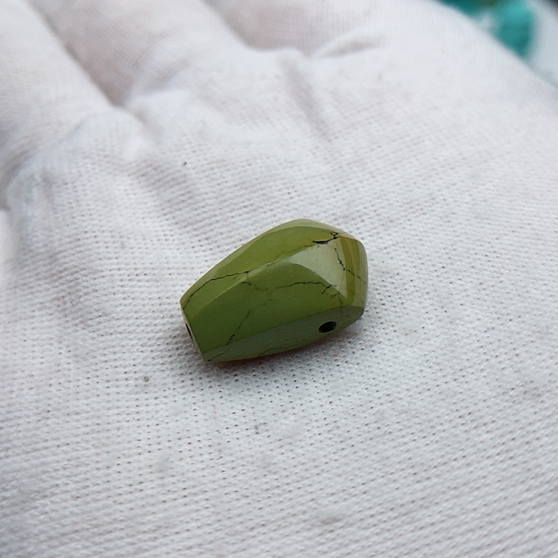 绿松石颈饰未镶嵌