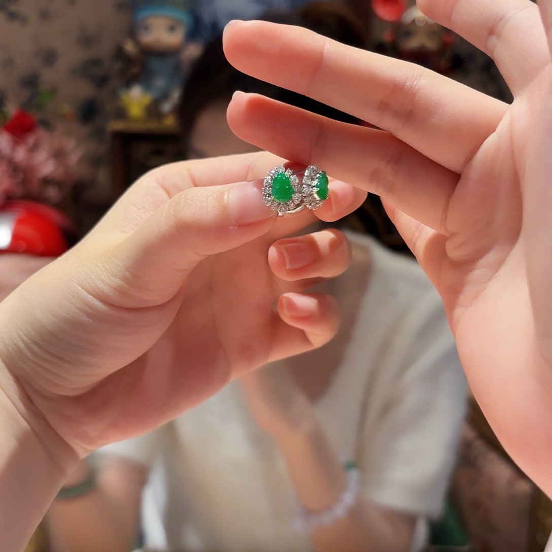 翡翠耳饰18K金镶嵌耳饰