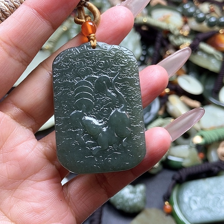 和田玉颈饰足铂镶嵌双面