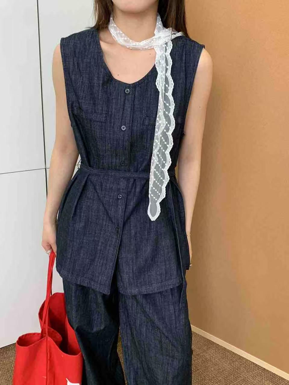 『雨美 Show』8579时尚百搭牛仔无袖马甲套装