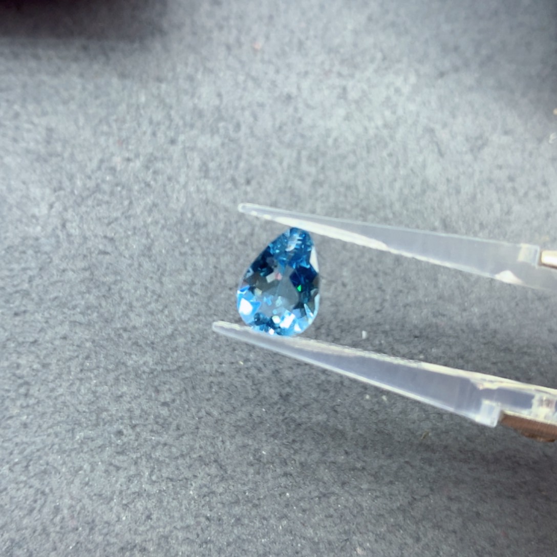海蓝宝石笔搁未镶嵌变**羊1.34克拉裸石