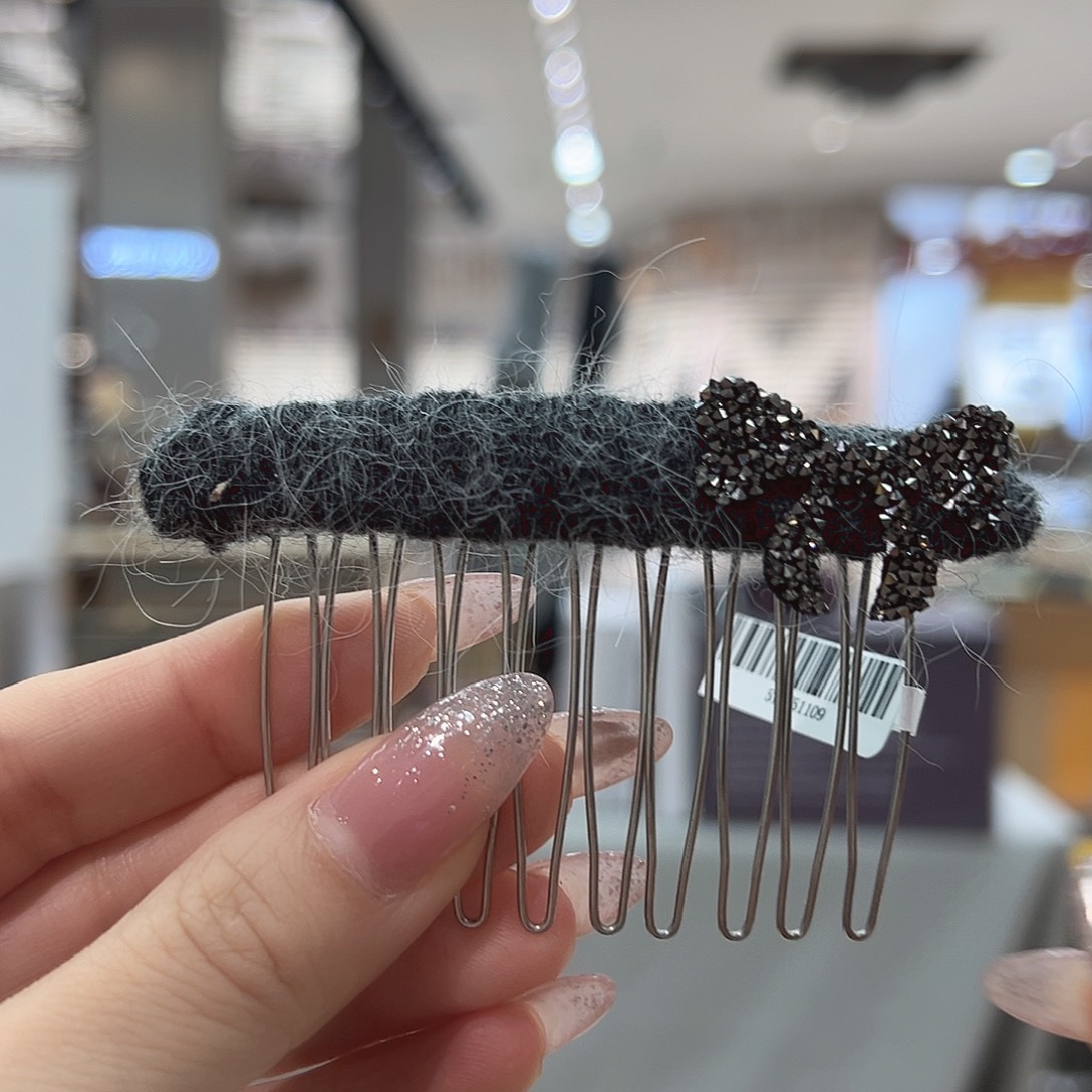 皮质铁合金深灰色蝴蝶结插梳