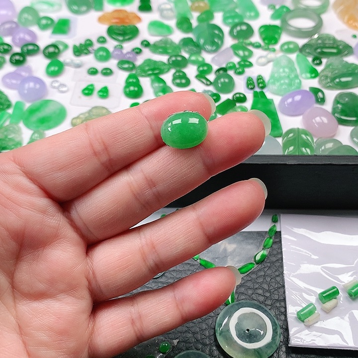 翡翠颈饰未镶嵌翡翠