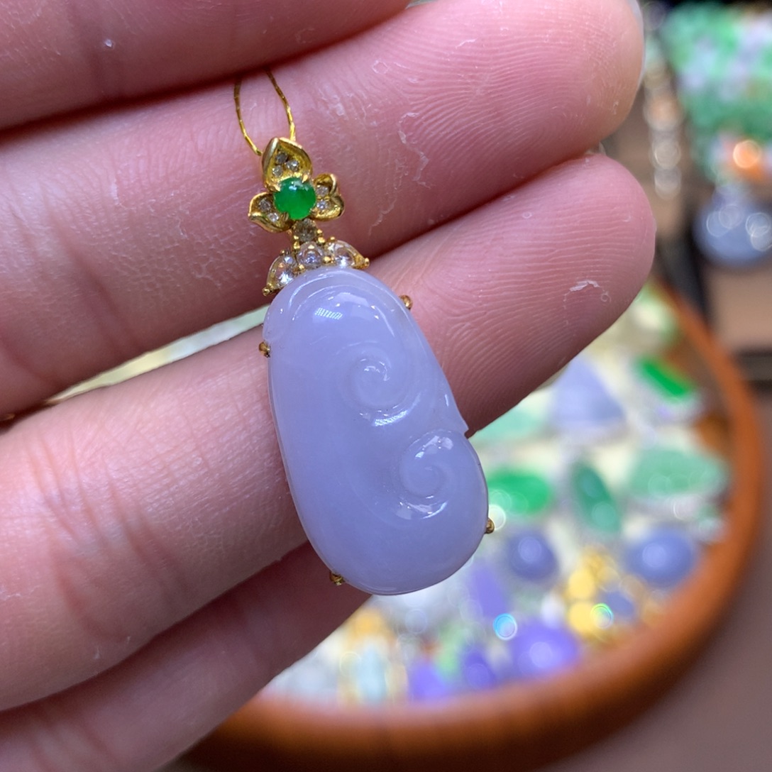 翡翠18K金镶嵌颈饰