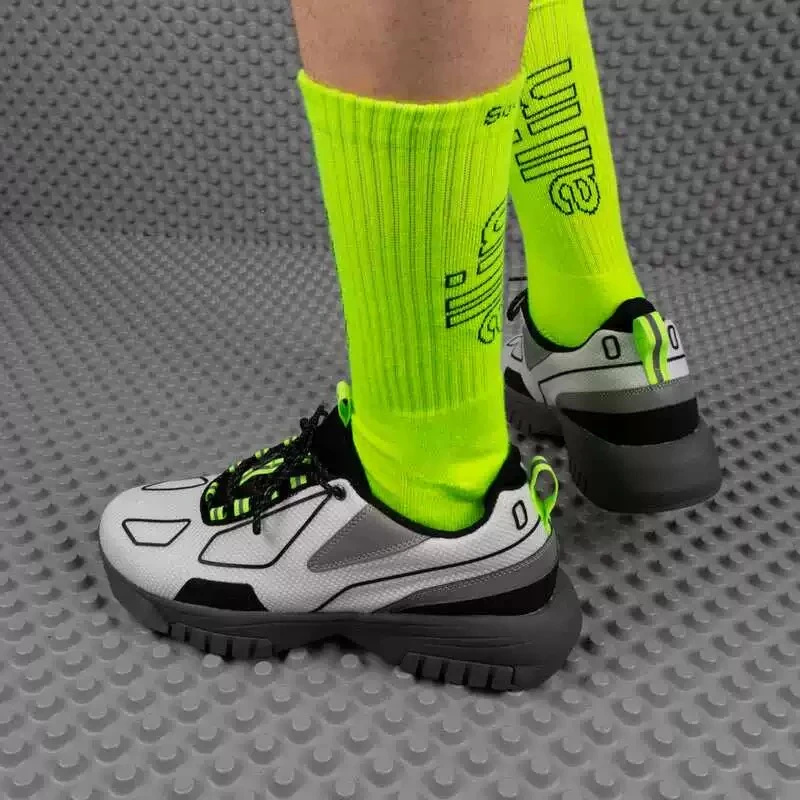 户外情侣网面轻盈透气跑步鞋休闲运动鞋潮流吸汗防滑荧光ins骑行