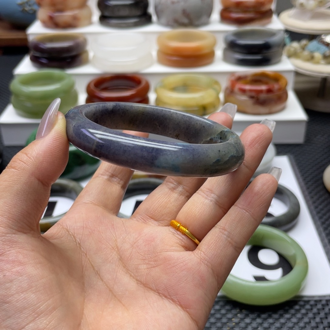 石英质玉手镯未镶嵌珍*