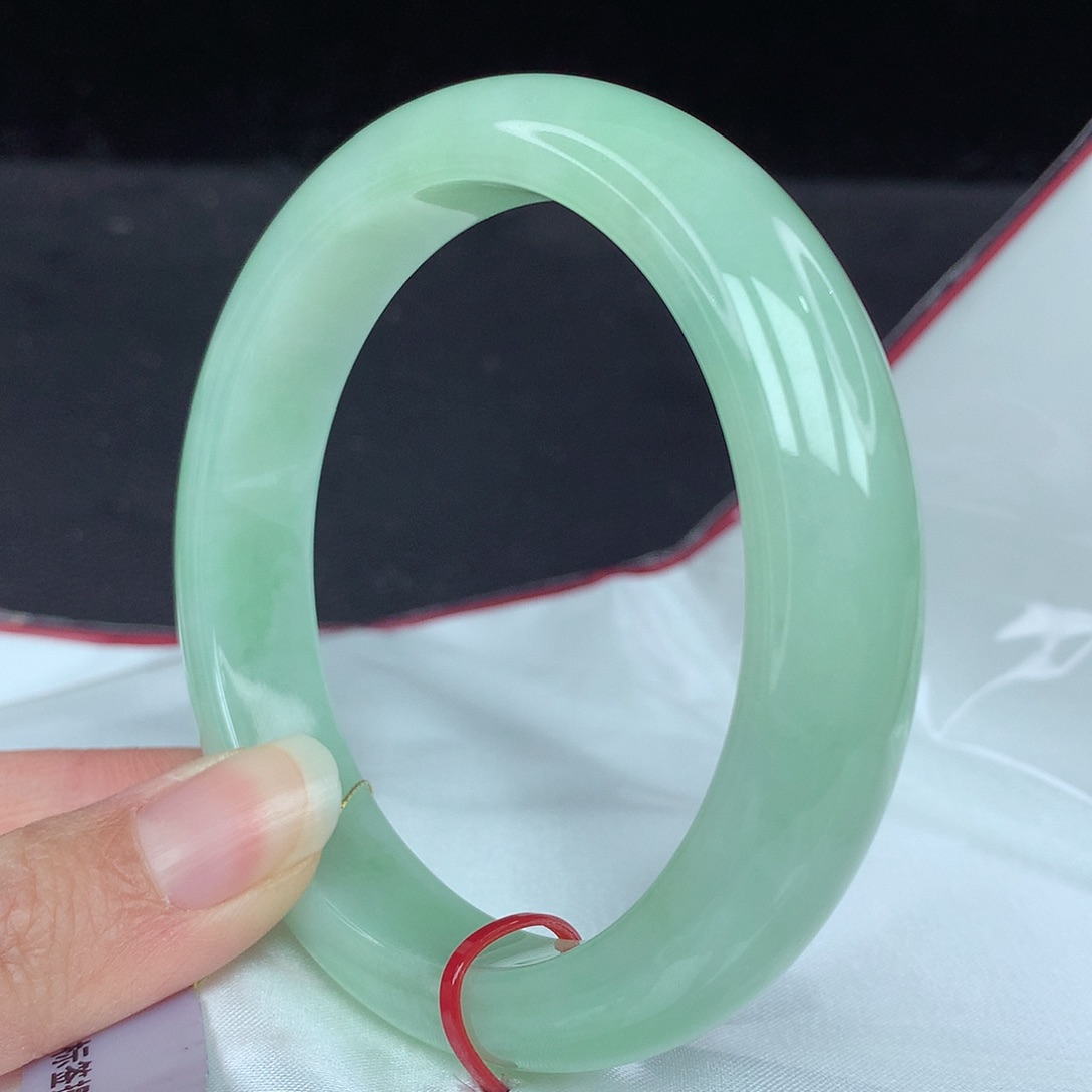 翡翠手镯未镶嵌61圈3872