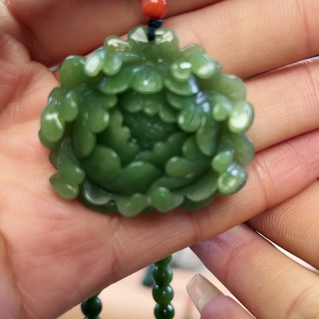 和田玉（碧玉）颈饰未镶嵌牡丹