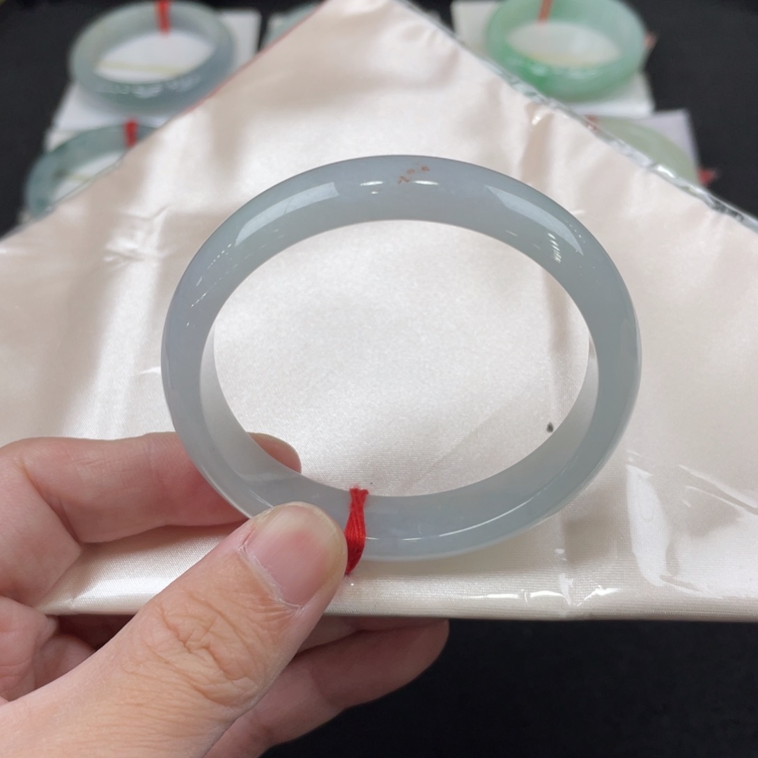 翡翠手镯未镶嵌56贵妃