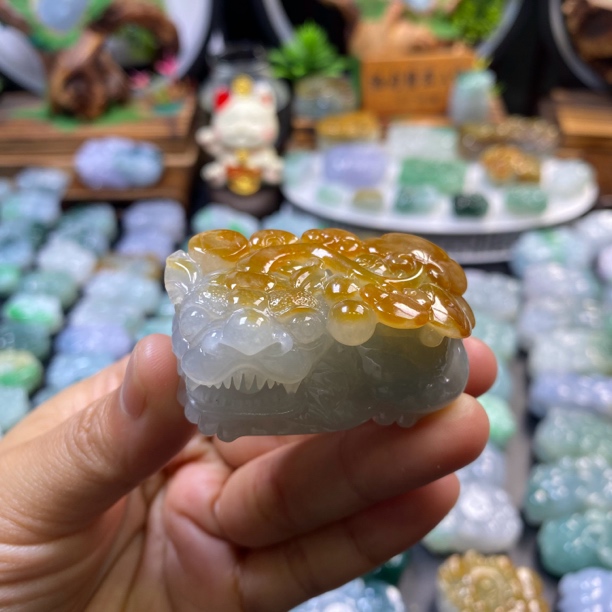 黄翡霸王貔貅口含珠50*27.8*23.3