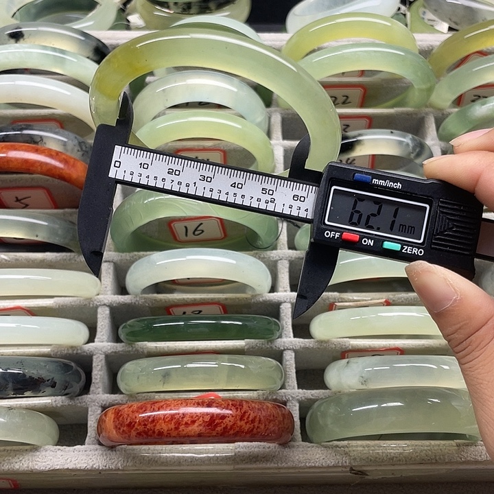 未镶嵌蛇纹石玉手镯23