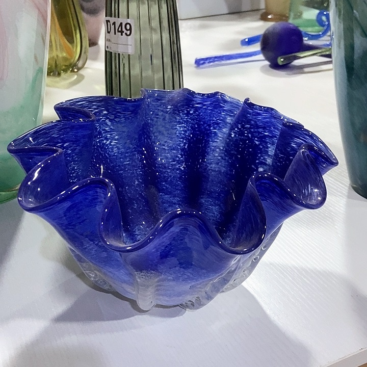 琉璃直径25厘米蓝色白菜花器