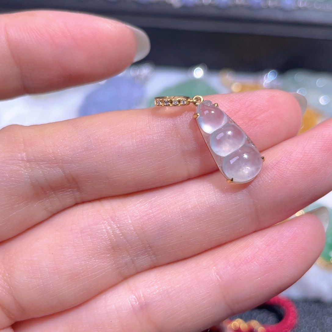 颈饰18K金镶嵌翡翠翡翠