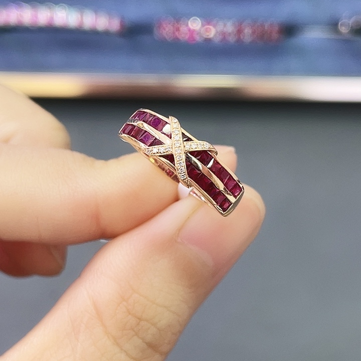 戒指红宝石18K金镶嵌2克拉