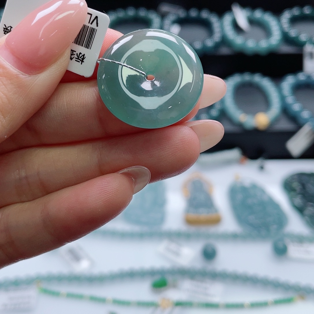 翡翠未镶嵌颈饰平安扣