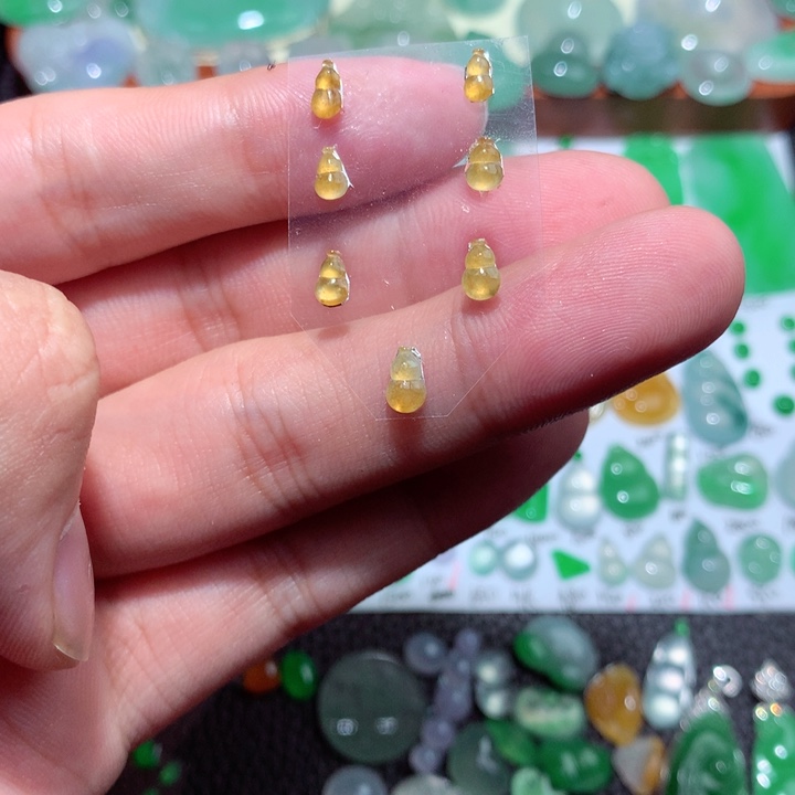 小***啾颈饰未镶嵌翡翠葫芦