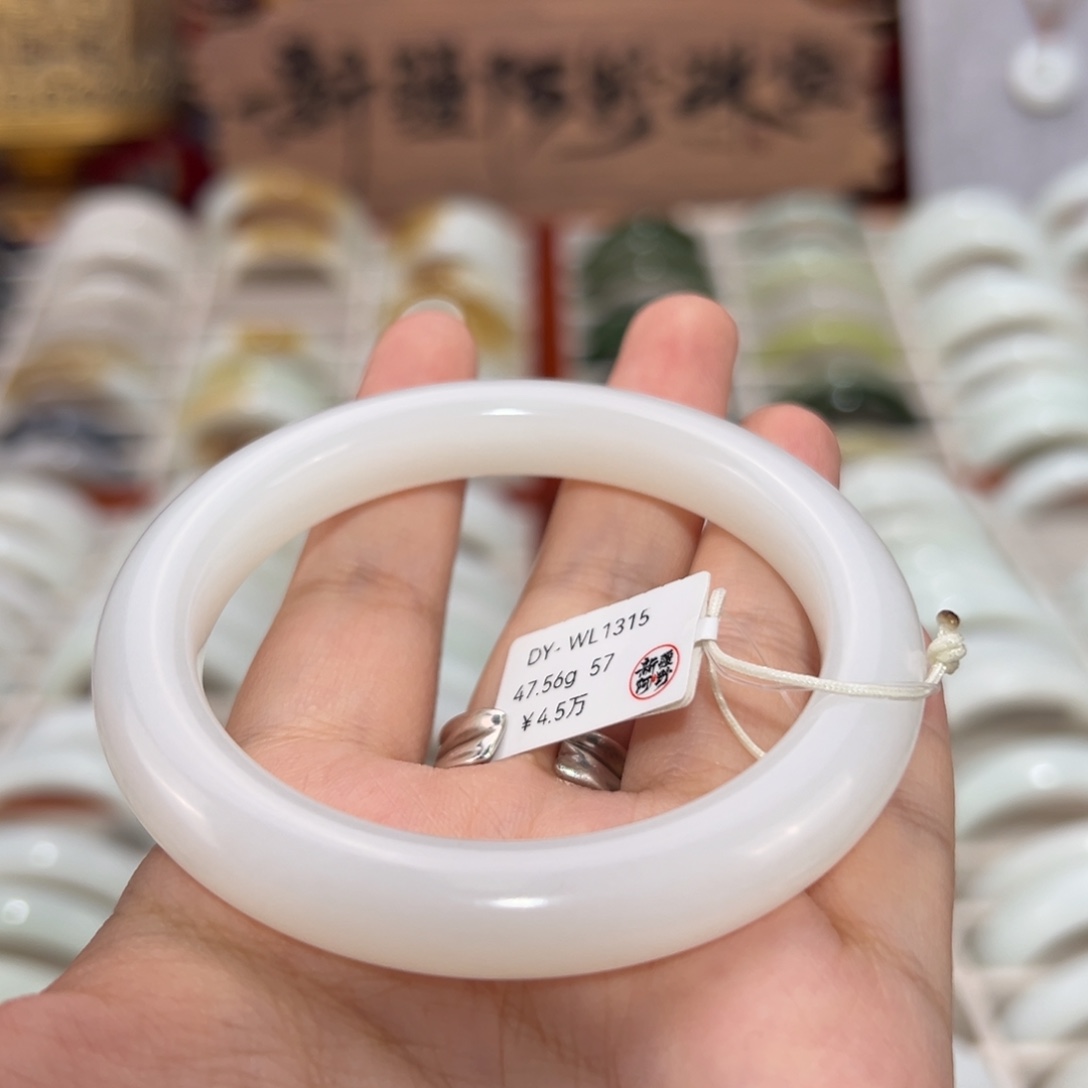 和田玉未镶嵌手镯