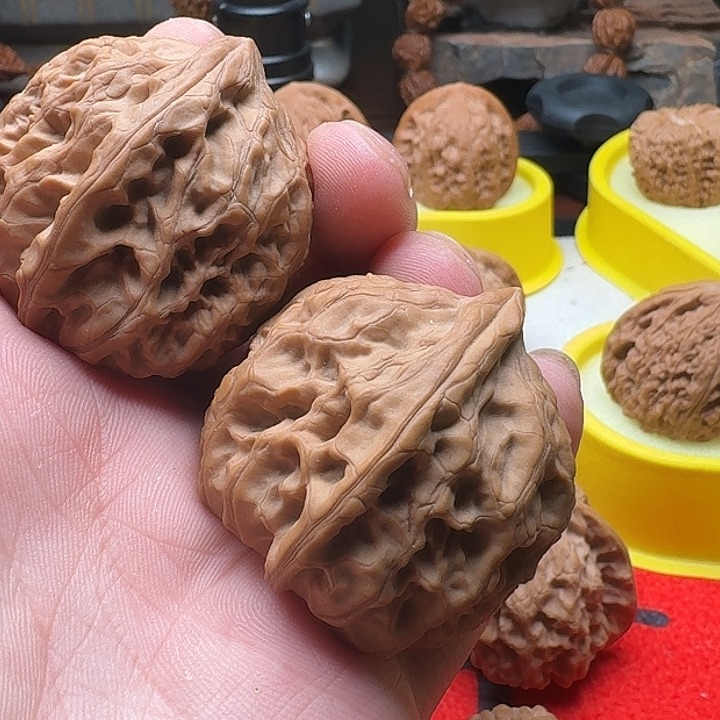 文玩核桃吊坠王*梅火苗