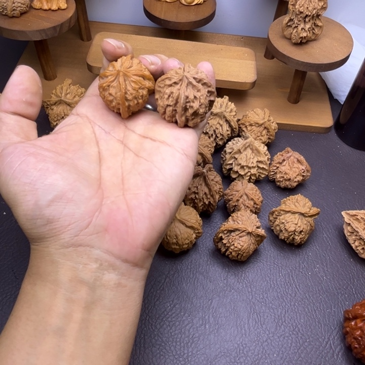 一***叁桃核吊坠四棱单只