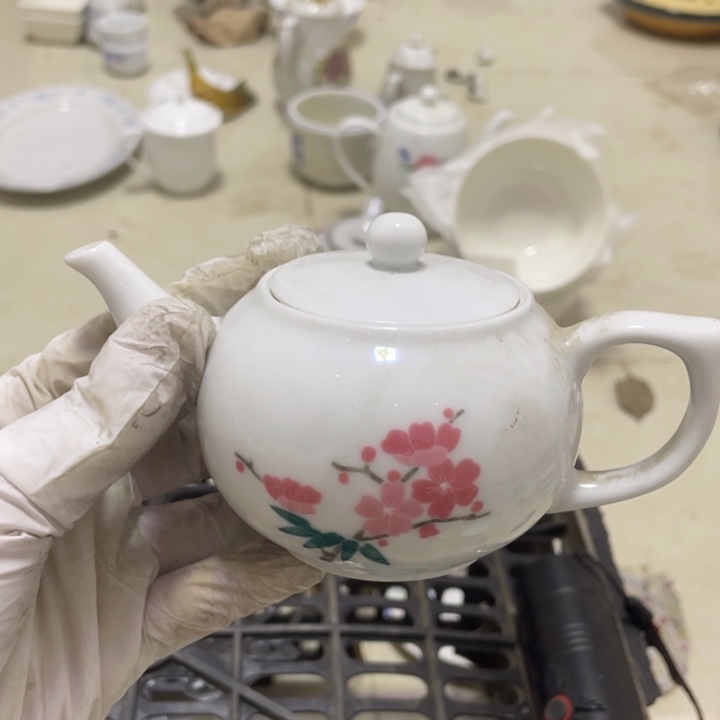 其他盘子碗砂锅都有