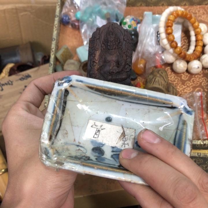 陶瓷孤品单件车里拍照