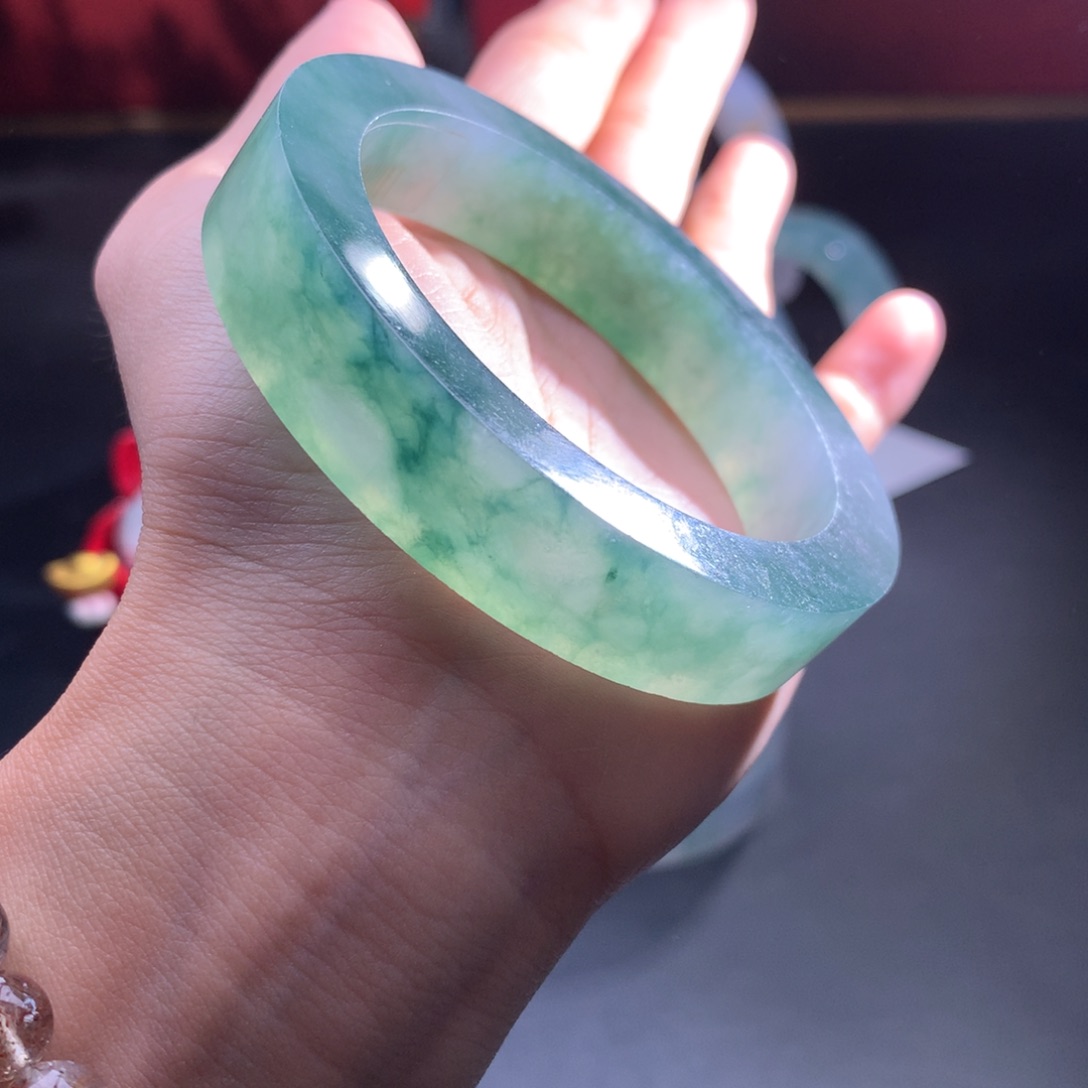 定制翡翠未镶嵌翡翠手镯