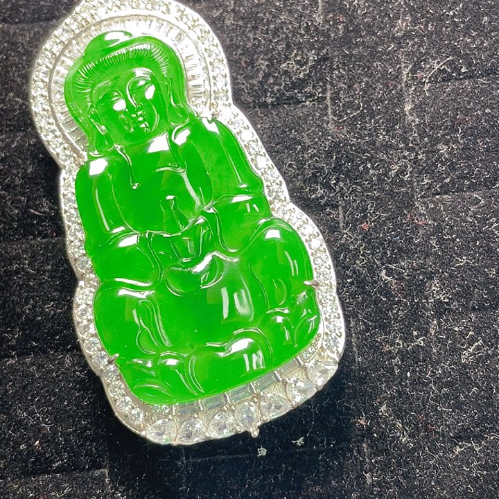 翡翠颈饰未镶嵌75，