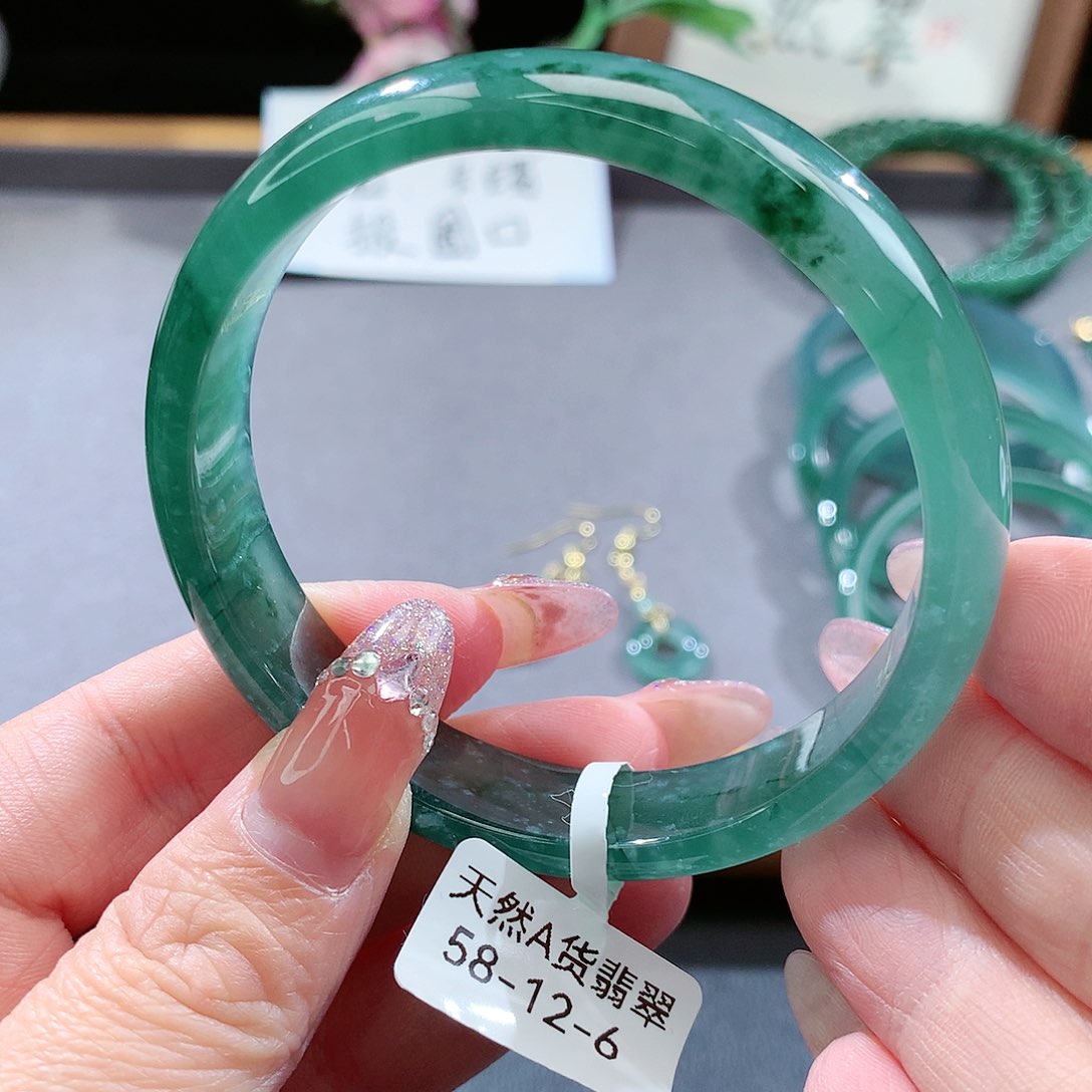 翡翠手镯（圆镯）未镶嵌