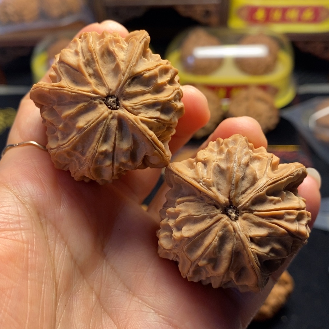 亚***辉把件桃核锦鸿3棱40