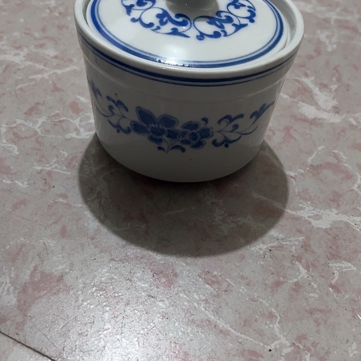 缸慧群力官窑青花蓝海棠罐子