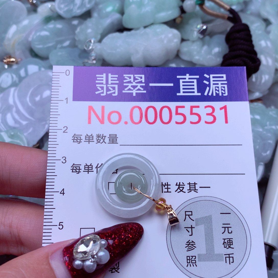 吊坠(不含链)未镶嵌翡翠