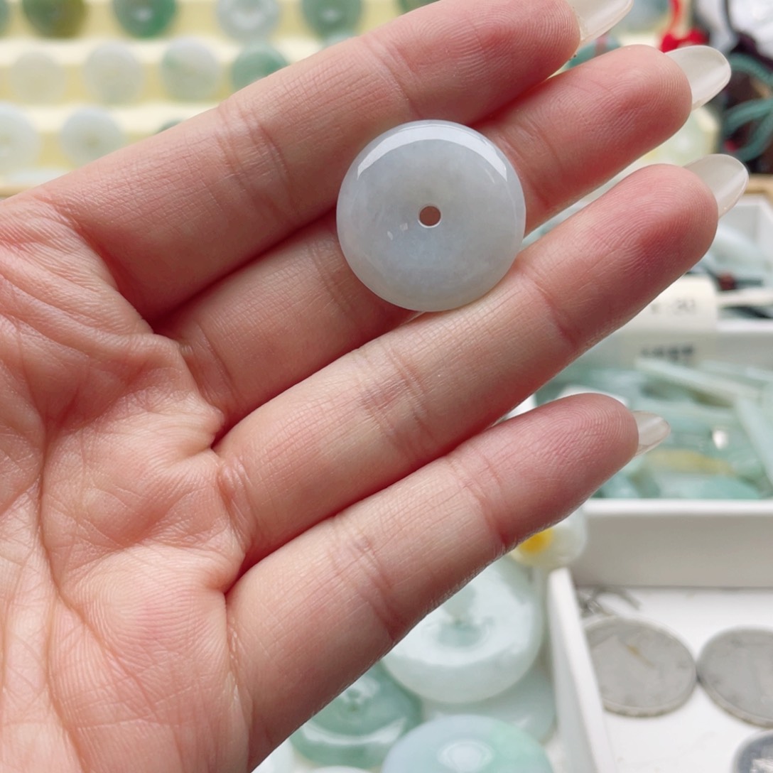 翡翠颈饰未镶嵌天然翡翠吊坠