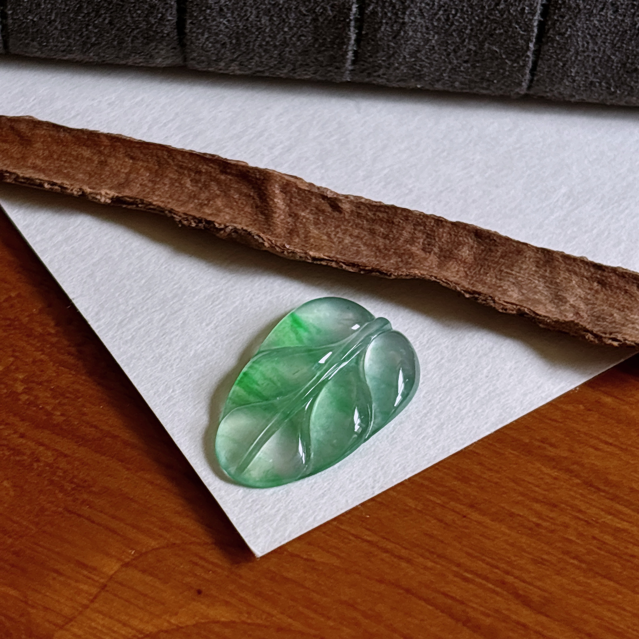 缅甸天然翡翠a货老坑种冰飘彩叶子种好色彩清爽镶嵌锁骨链精美