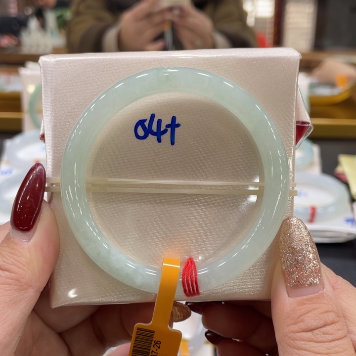 翡翠手镯未镶嵌翡翠