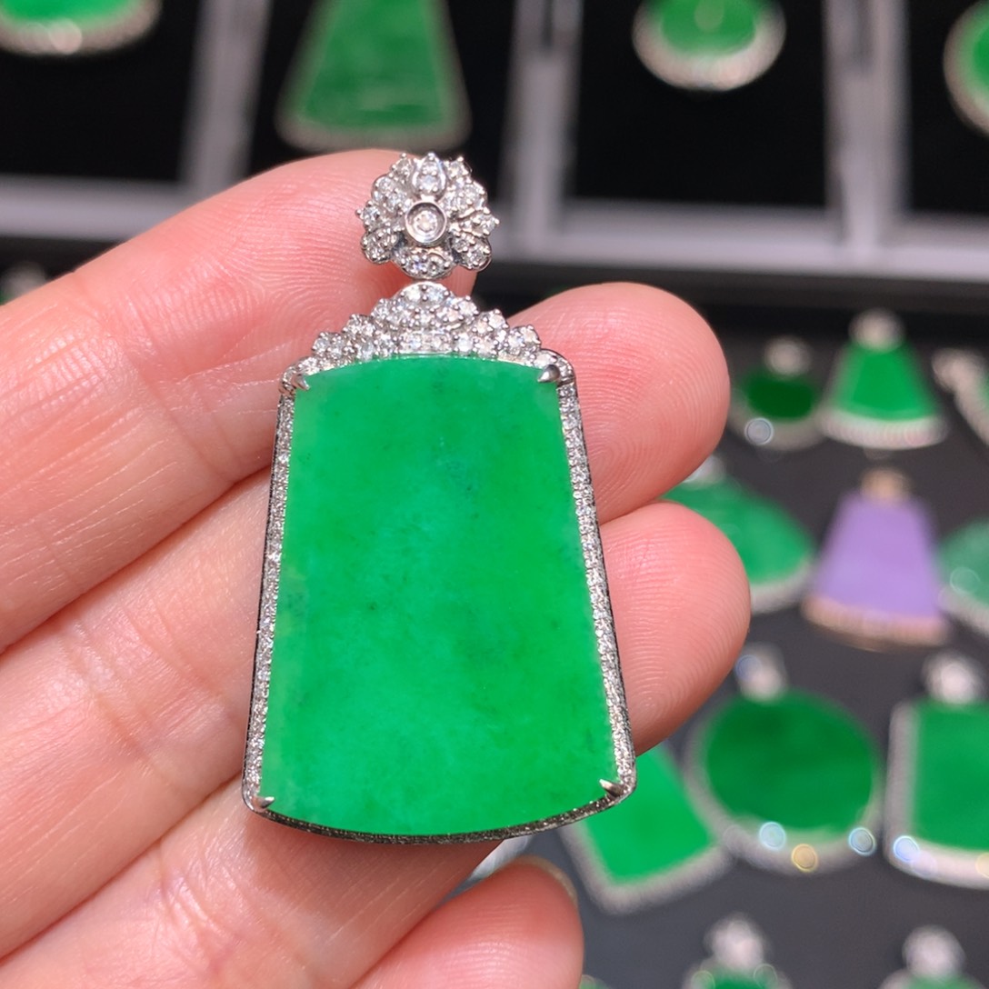 翡翠颈饰18K金镶嵌翡翠