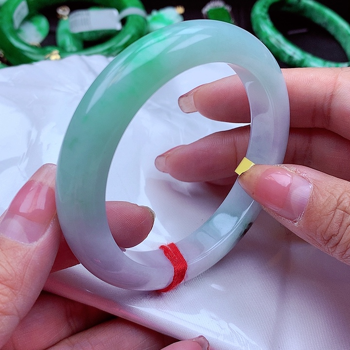 翡翠手镯未镶嵌翡翠