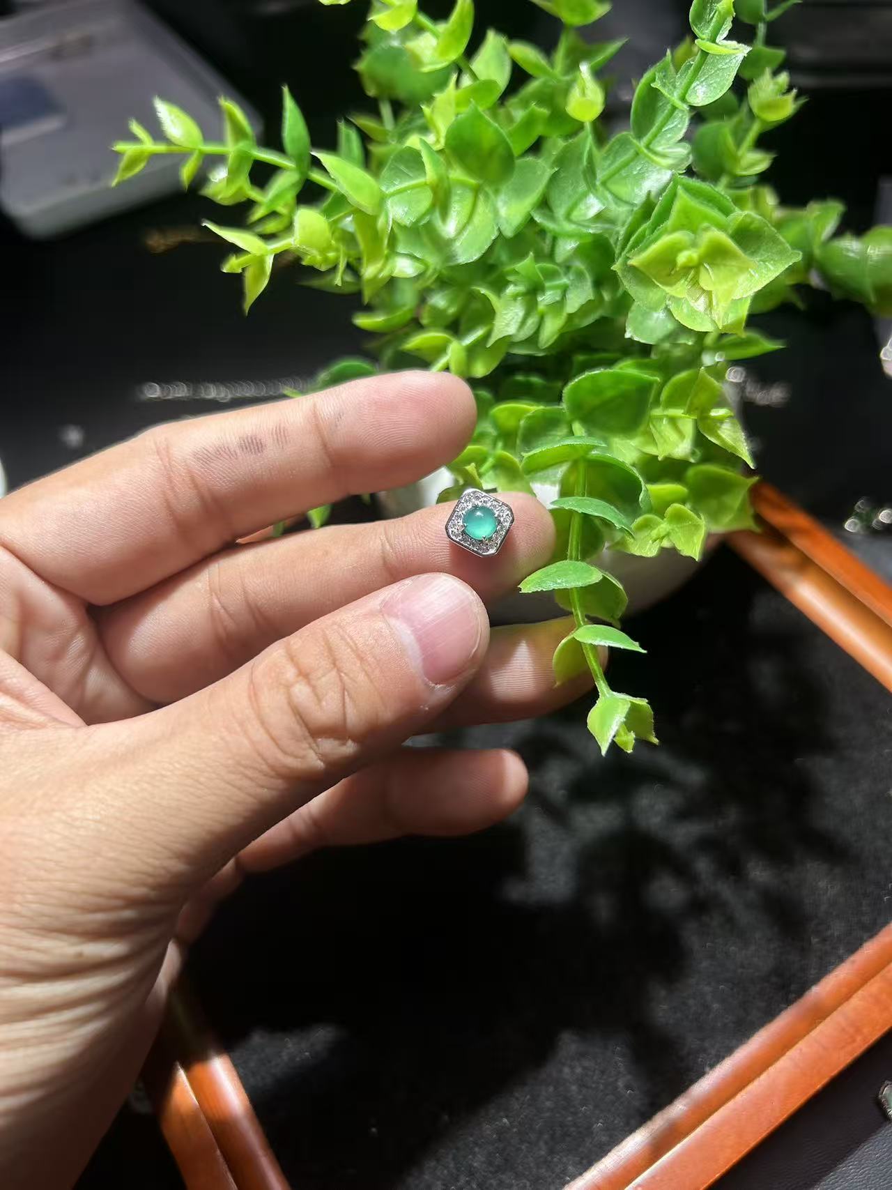 A货翡翠蛋面银镶潘多拉