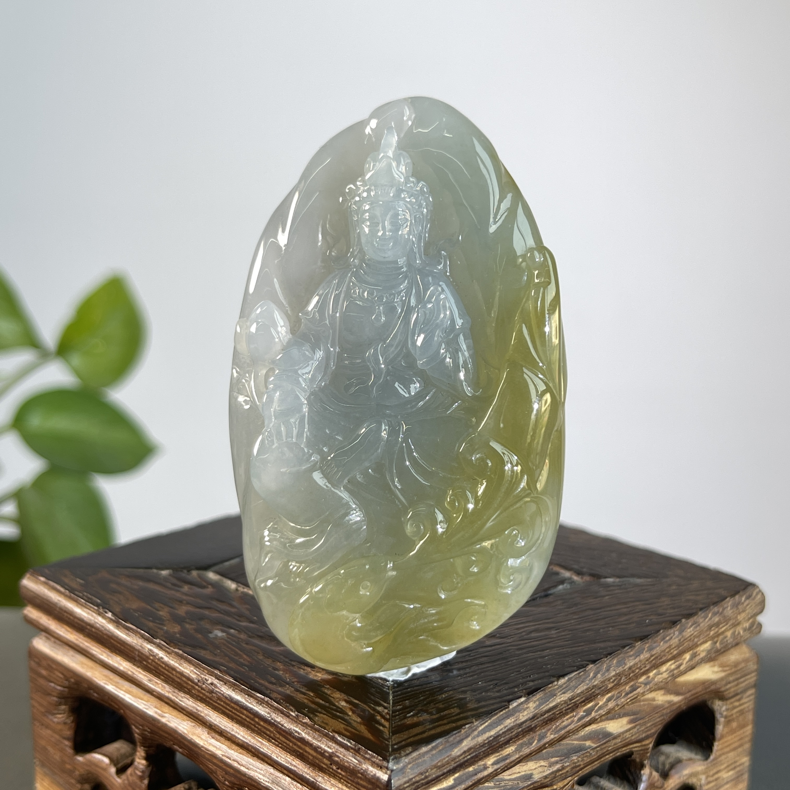 JGW18-173 天然缅甸A货翡翠  持莲观音