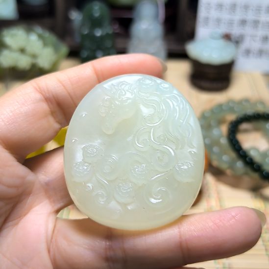 蛇纹石玉未镶嵌颈饰