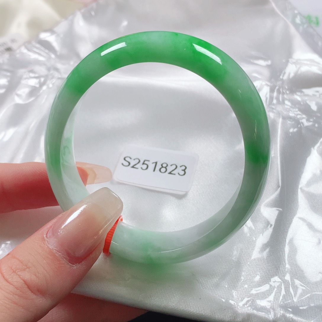 未镶嵌手镯（贵妃镯）翡翠天然翡翠手镯s251823