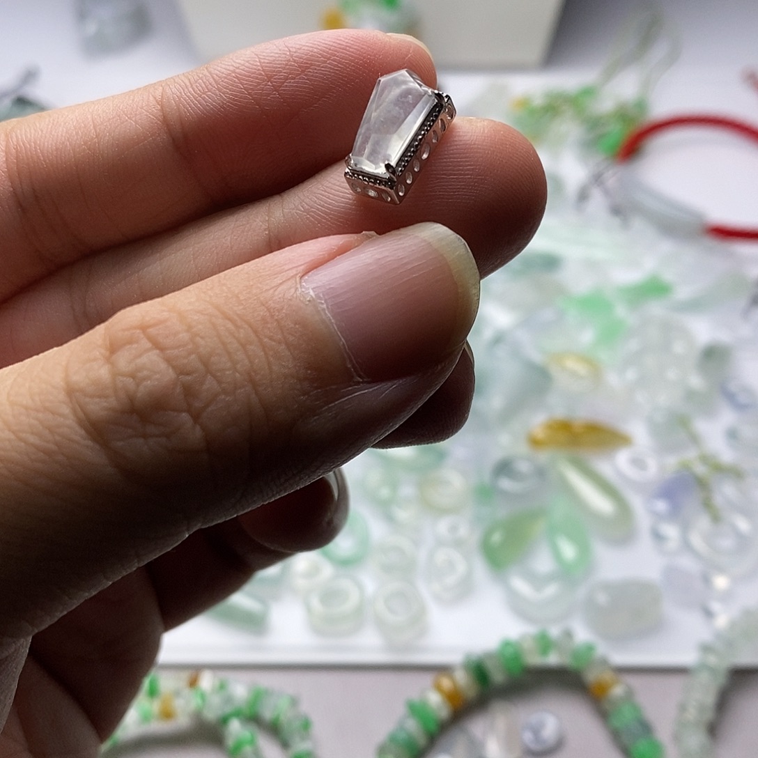 ρ****翡翠未镶嵌颈饰天然翡翠