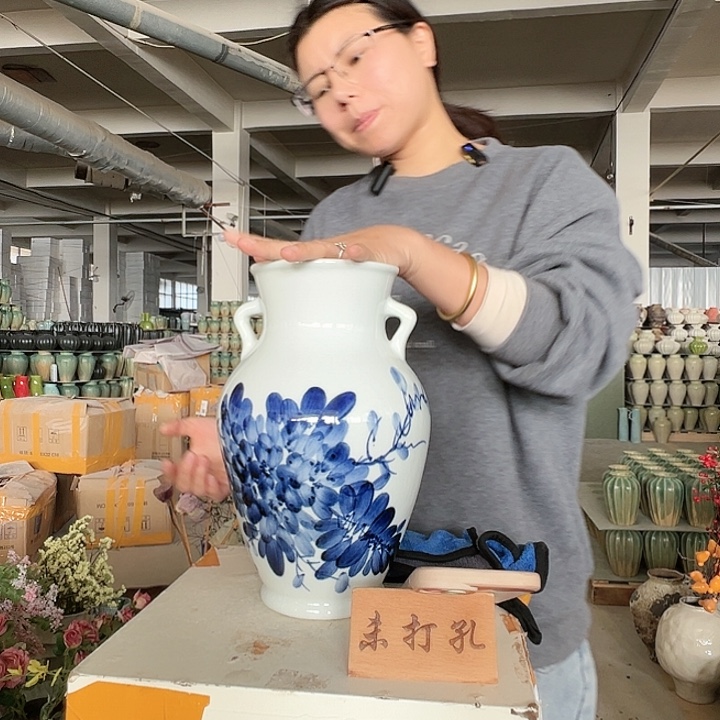 景德镇陶瓷花瓶工厂